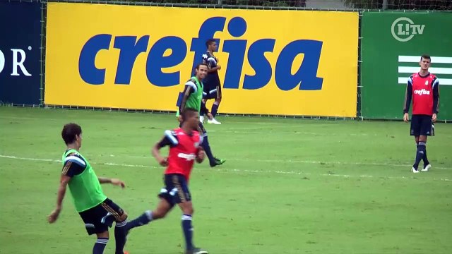 Em primeiro treino com grupo, Valdivia marca e dá assistência