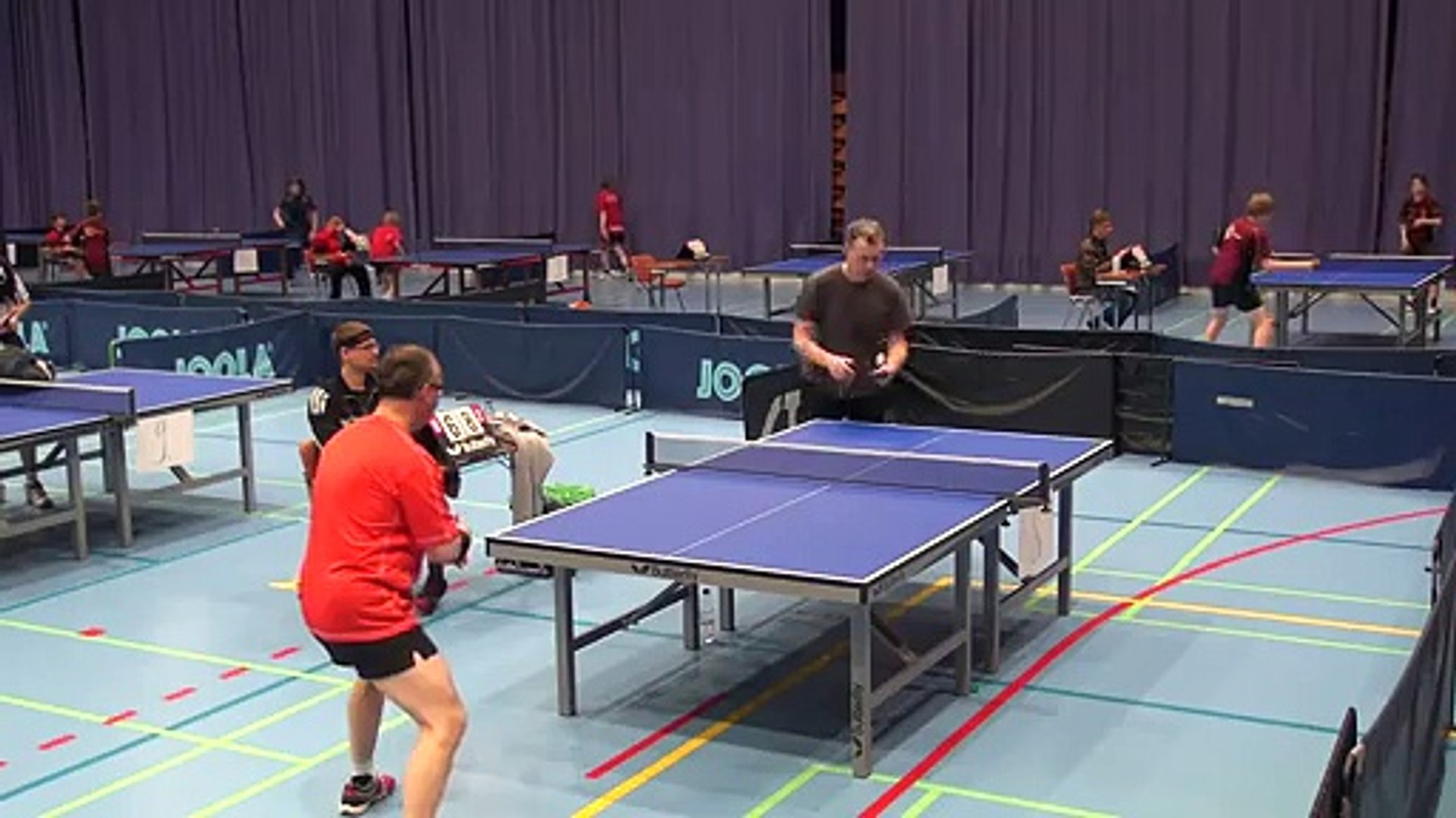 Coup incroyable pendant un match de ping-pong - Vidéo Dailymotion