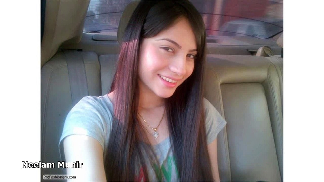 Neelam Munir At Her Home Leaked Video