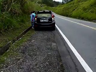 دنیا میں بعض پہآڑی مقامات پر کس قدر مقناطیسی قوت پائی جاتی ہے ۔۔ اس ویڈیو میں دیکھیے