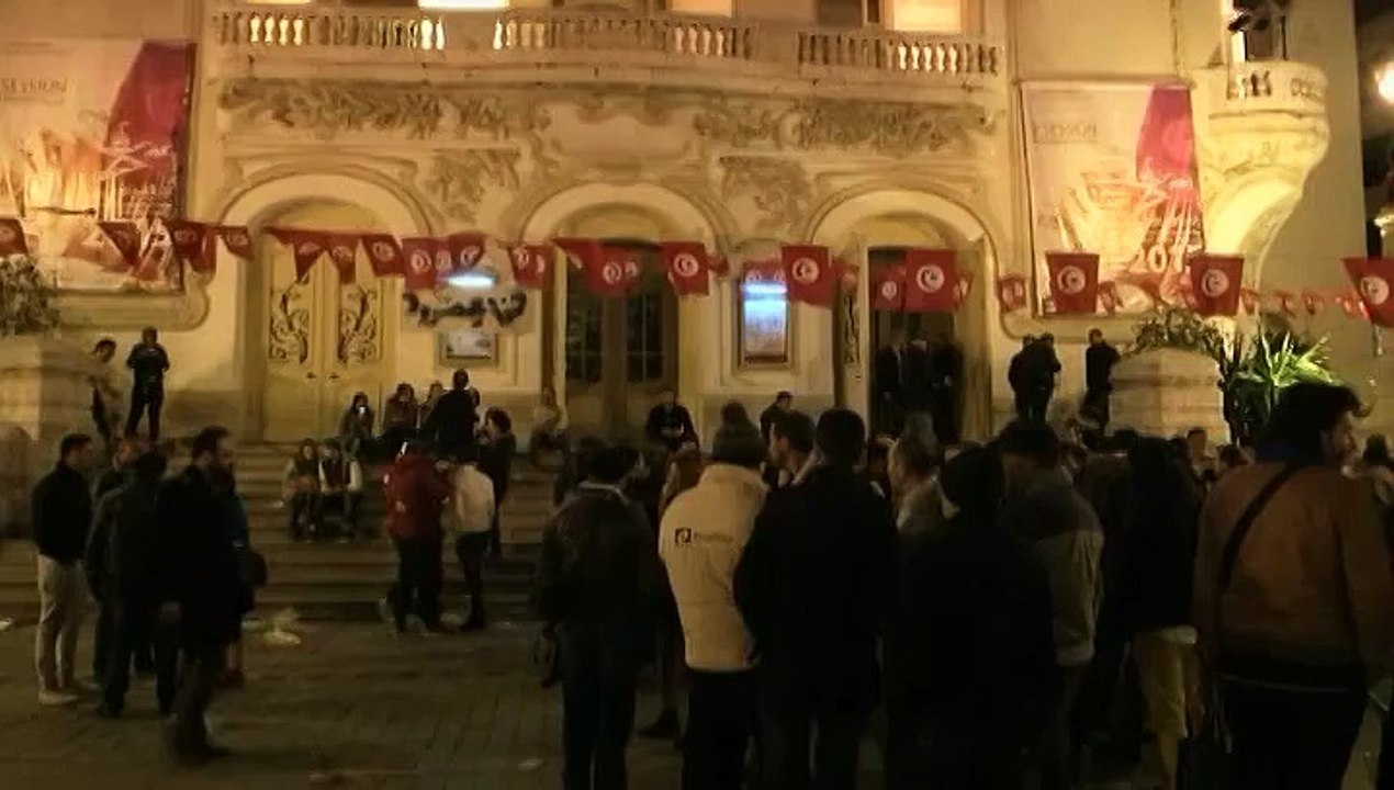 Les Tunisiens rassemblés contre le terrorisme, après l'attentat du Bardo