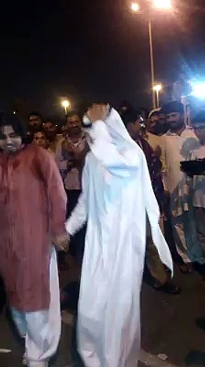 Arbi man dancing with Pakistani guys in UAE