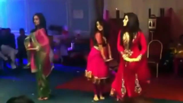 Indian Wedding Mehndi Night Dance - Koela Ho Gai Ry