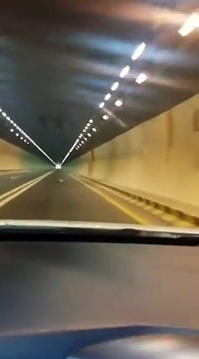 شاهد  اطول نفق فى دولة الامارات... طوله 1200 متر ... نفق طريق كلباء -الشارقه . انشئ تحت الجبال