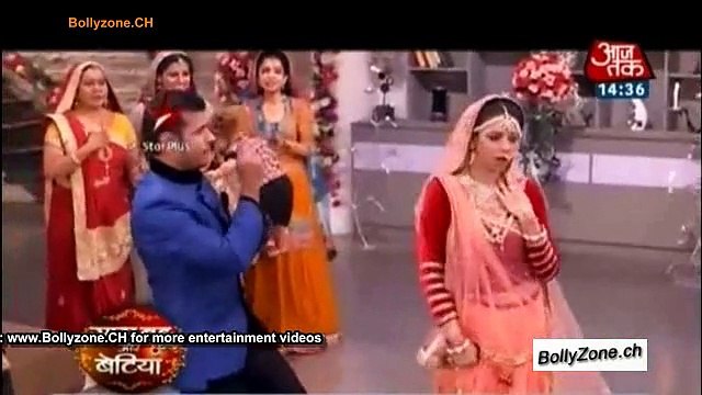 Sandhya Ki Godbharai Ka Jashn!! - Diya Aur Baati Hum - 19th March 2015