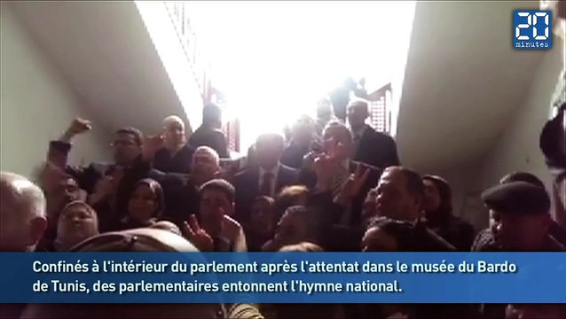 Des parlementaires tunisiens entonnent l'hymne national