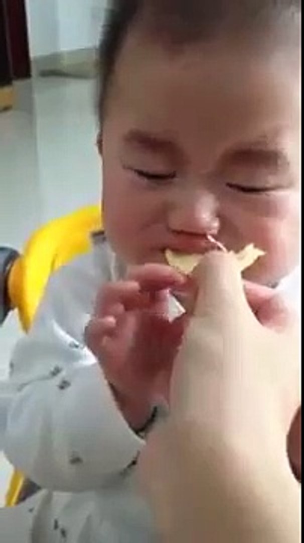 Baby Reaction While Eating Lemon - Funny Baby Clips - video Dailymotion