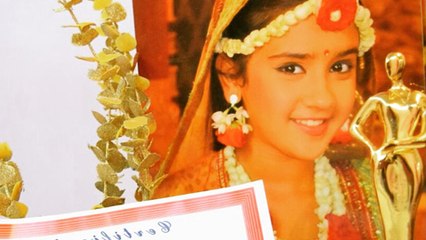 Roshni Walia WINS Aashiana International Women's Awards 2015 | BEST YOUTH ICON