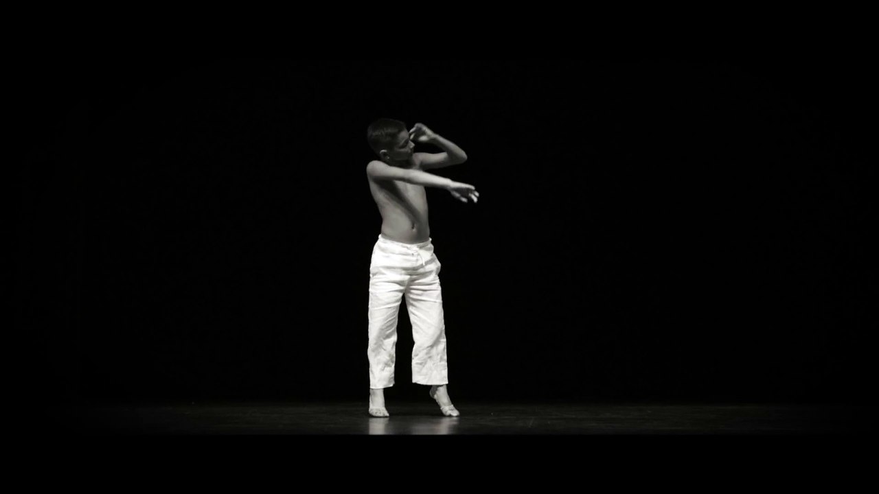 Un garçon de 9 ans qui danse comme un pro