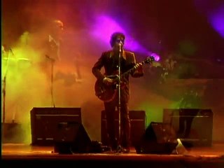 Soda Stereo - Tratame Suavemente (En Vivo)