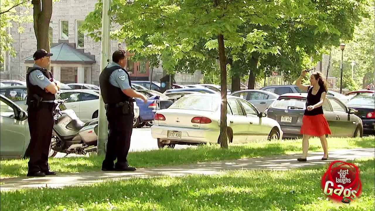 Cop Gets Kicked in the Nuts