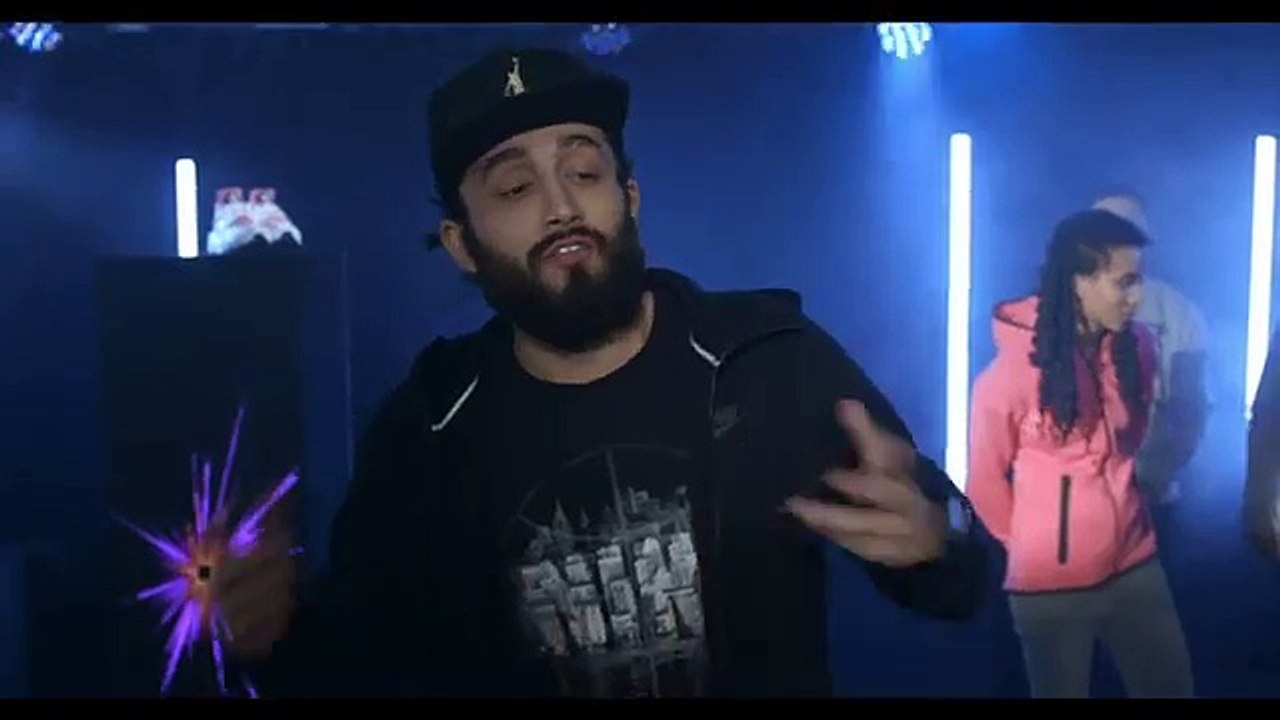 BBDO Paris pour Foot Locker - vêtements et accessoires de sport, «Rap Battle» - mars 2015 - sneackers with big personalities