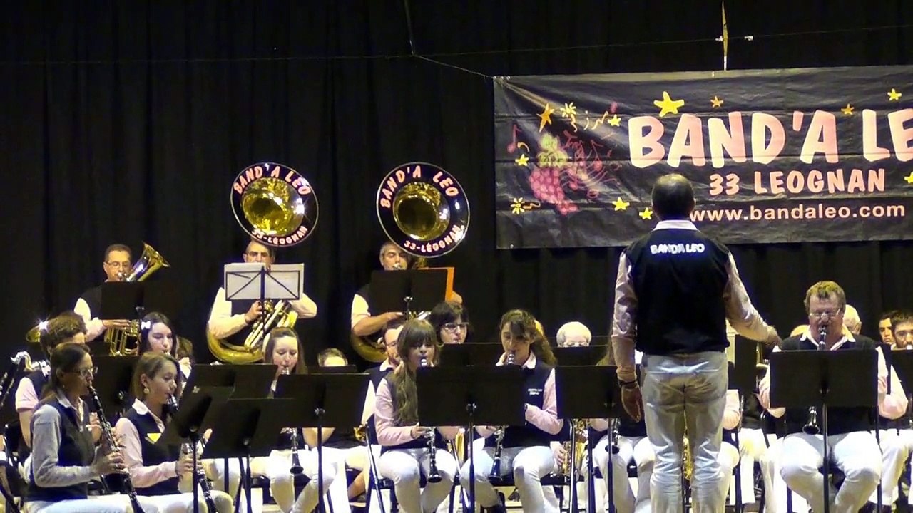 Dans les rues d'Antibes par la BAND'A LEO