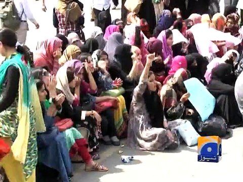 Students protest against not being awarded laptops - Geo Reports - 19 Mar 2015