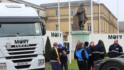 Les employés de Mory Global manifestent avant la liquidation