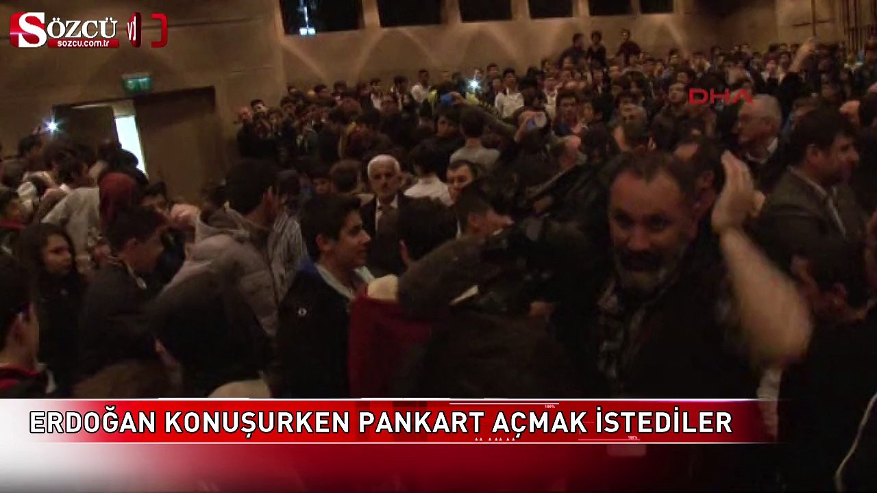 Erdoğan konuşurken pankart açmak istediler