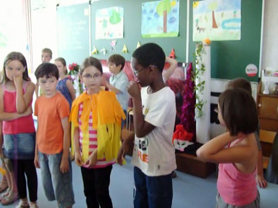 Théâtre LSF  dans  une  école  de mon  dernier Fils a R.Salengros à Rezé