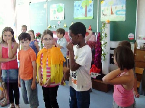 Théâtre LSF dans une école de mon dernier Fils a R.Salengros à Rezé