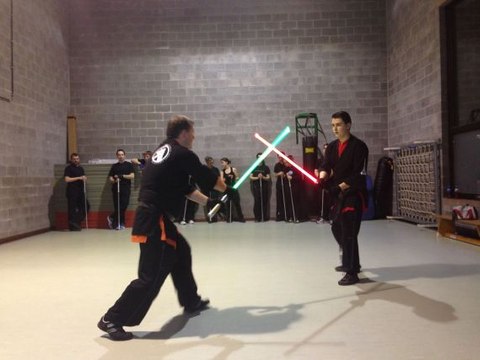 STAR WARS : une académie belge enseigne l'art du sabre laser jedi