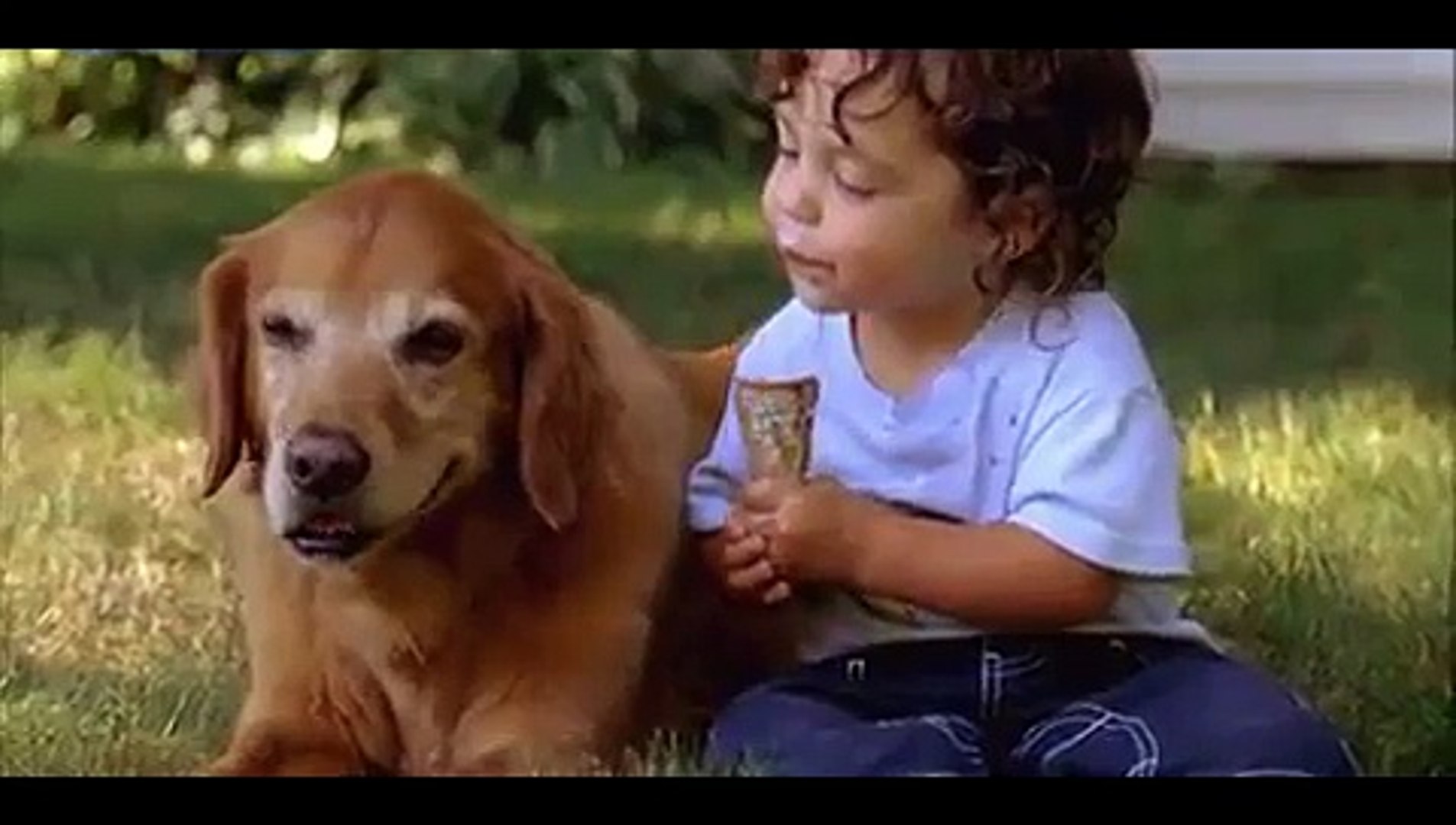 ⁣Sharing is caring! Toddlers share ice cream with pet dogs