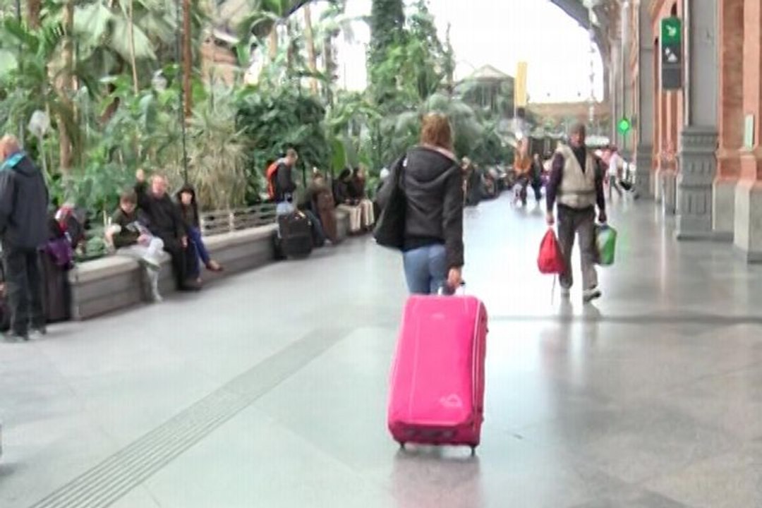 Poca afluencia de viajeros en el puente de San José