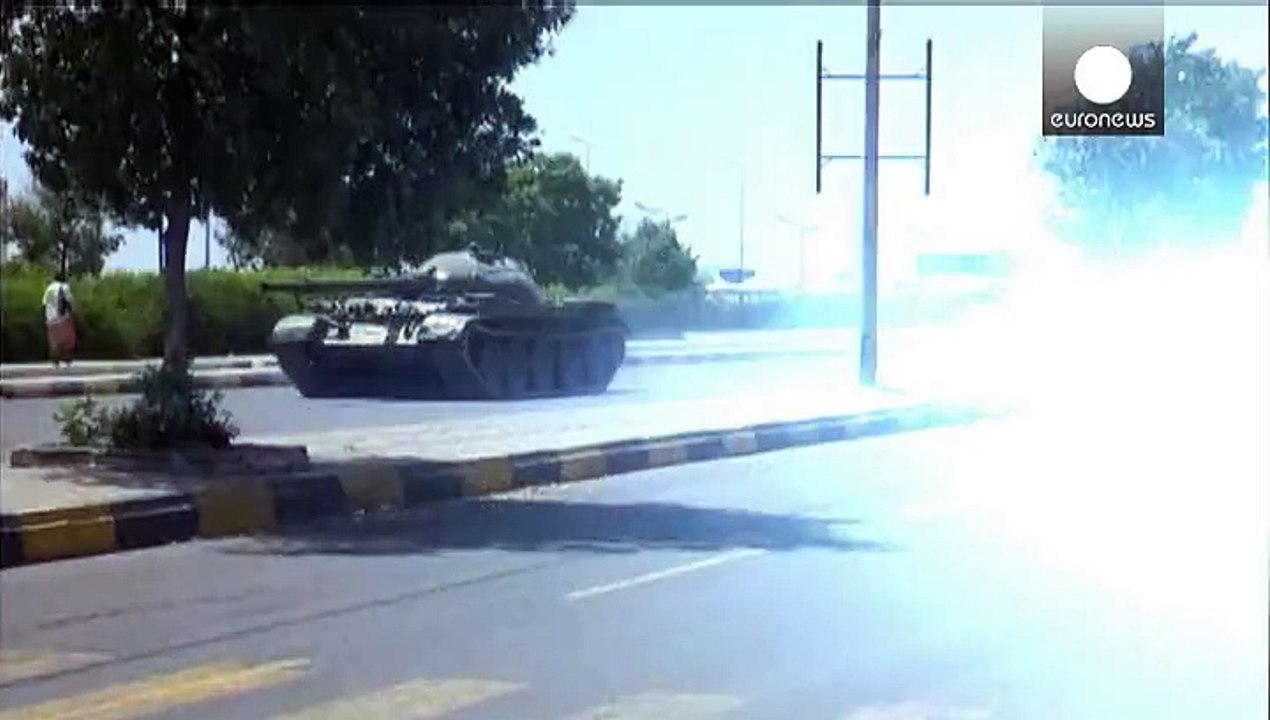 Yemen: attaccato l'aeroporto di Aden. violenti scontri: almeno 6 morti