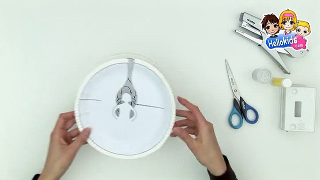 Wie man einen Engel aus einem Pappteller bastelt