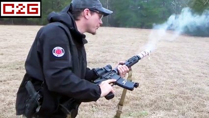 Il cuit son bacon avec un M16 !