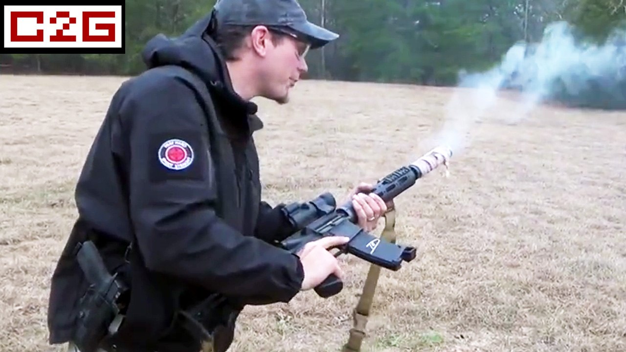 Il cuit son bacon avec un M16 !