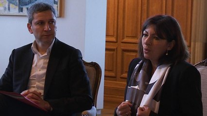 Descargar video: Pic de pollution à Paris: Anne Hidalgo demande la circulation alternée