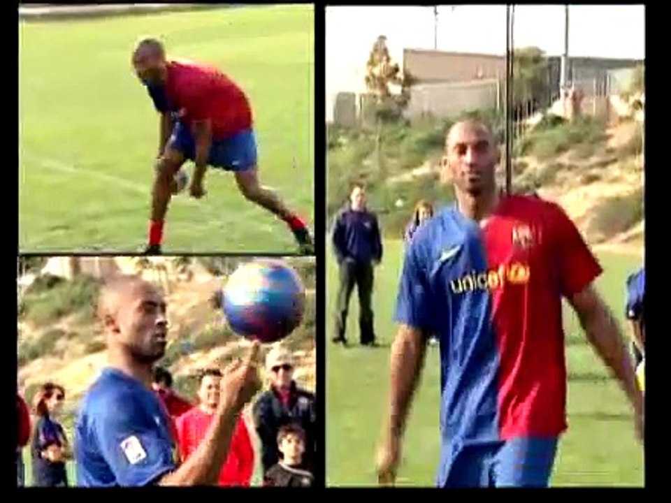 Kobe Bryant Plays Soccer - Kobe Bryant Juega a Fútbol - FC Barcelona