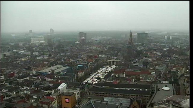 Zonsverduistering zorgt voor donkere skyline in Stad - RTV Noord