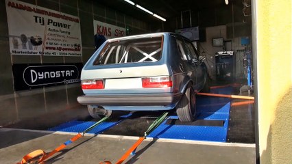 Une Golf GTI 1 atomise une Yamaha R1