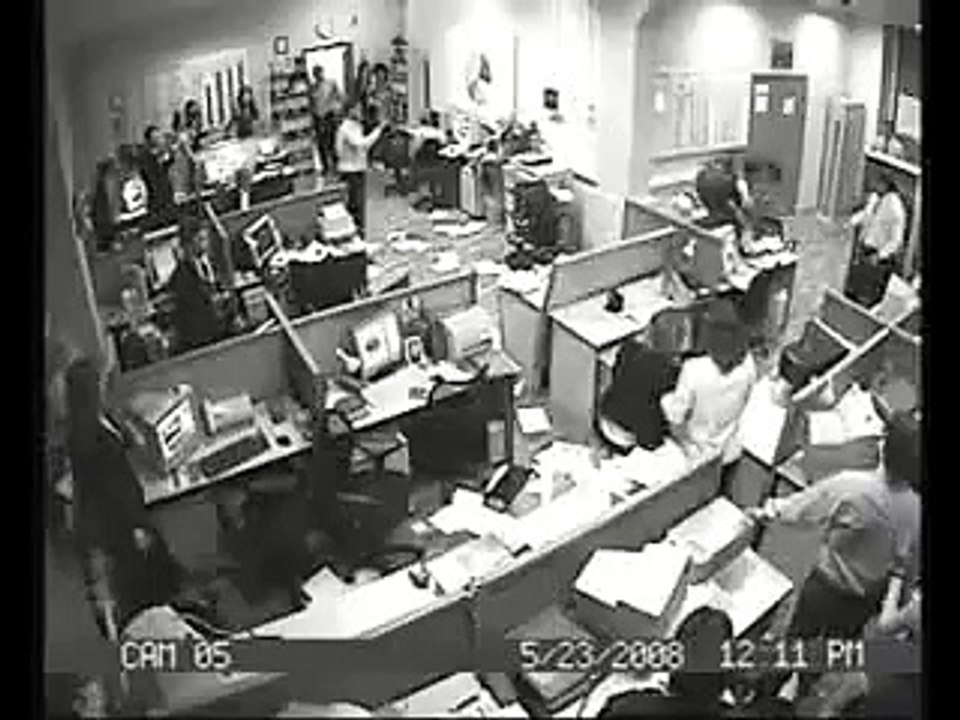 اگر آپ کے دفتر میں ایسا کوئی کرے تو ۔۔۔ اتنا غصہ بھی اچھا نہیں ہوتا