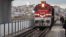 Diyarbakır Barış Treni Diyarbakır'da Halaylarla Karşılandı
