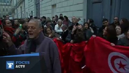 Attentat : plusieurs centaines de personnes devant l'ambassade tunisienne à Paris