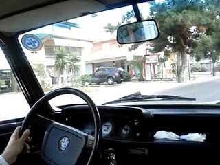Au volant d'une BMW 2002 de 45 ans!