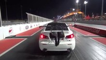 Une voiture trop puissante s'en vole