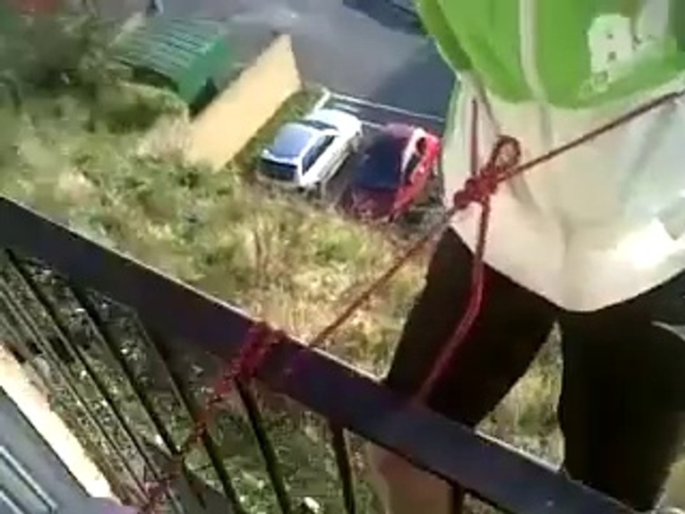 Descendre en rappel par une fenêtre Fail