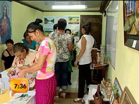 Con arte terapia una mujer ayuda a otros a enfrentar situaciones difíciles