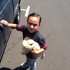 Il Fait Croire à son fils qu'il l’emmène a DisneyLand