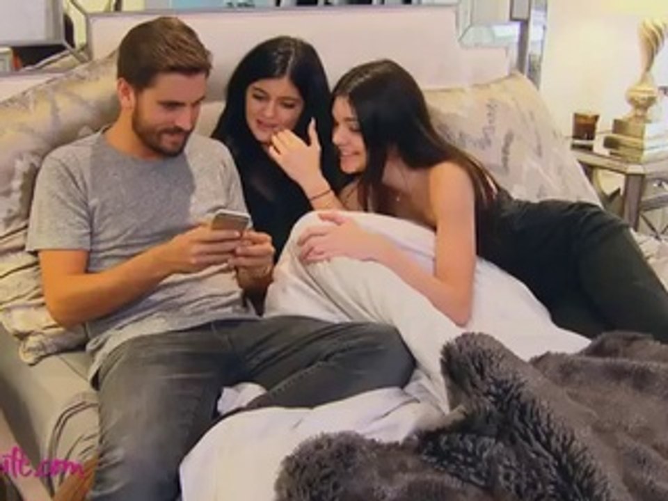 Kylie Jenner & Kendall Jenner Find Kris-Sexting-OMG! 2015