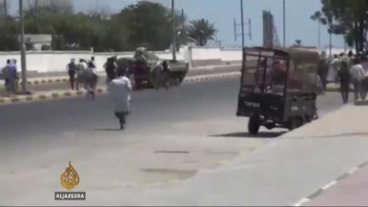 Yemen's Aden airport closed amid heavy fighting video Dailymotion