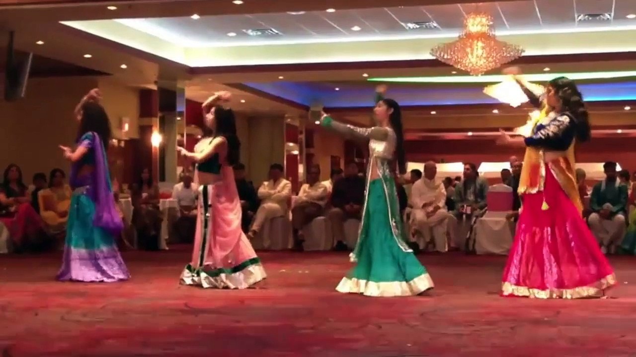 Wedding Bride Join Dance - Mehndi Lagao