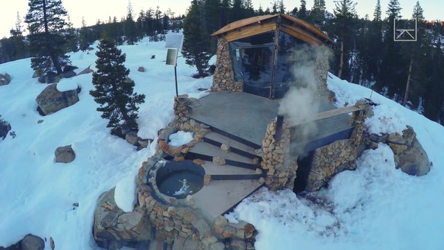 Ce snowboardeur pro vit dans une toute petite maison!