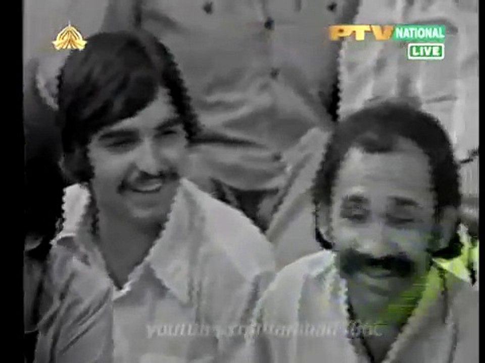 Attaullah Khan Esakhelvi la lai tein mundri meri Uploaded by Matloob sahmal 0303-7081011