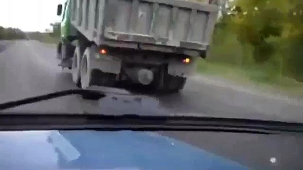 Un camion roule sur 3 roues et ca marche ! Impr...