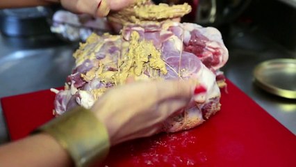 Video herunterladen: Food Flip - Xinjiang Roast | Michele Lean | Food Network Asia