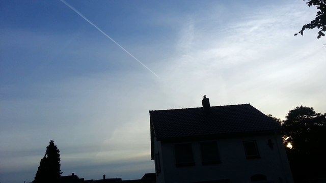 airplanes clearly making fake clouds and darkening the sun and sky