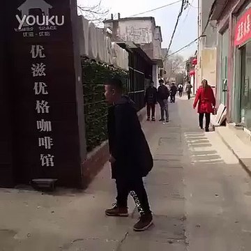 اگر آپ کے سامنے کوئی کسی کو گولی مار دے تو آپ کیا کریں گے ؟؟